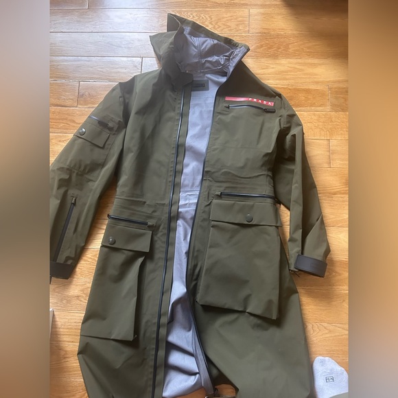 PRADA 

Military Green GORE- Tex PRO Prada jacket

NWT!!  Size medium - Picture 7 of 8
